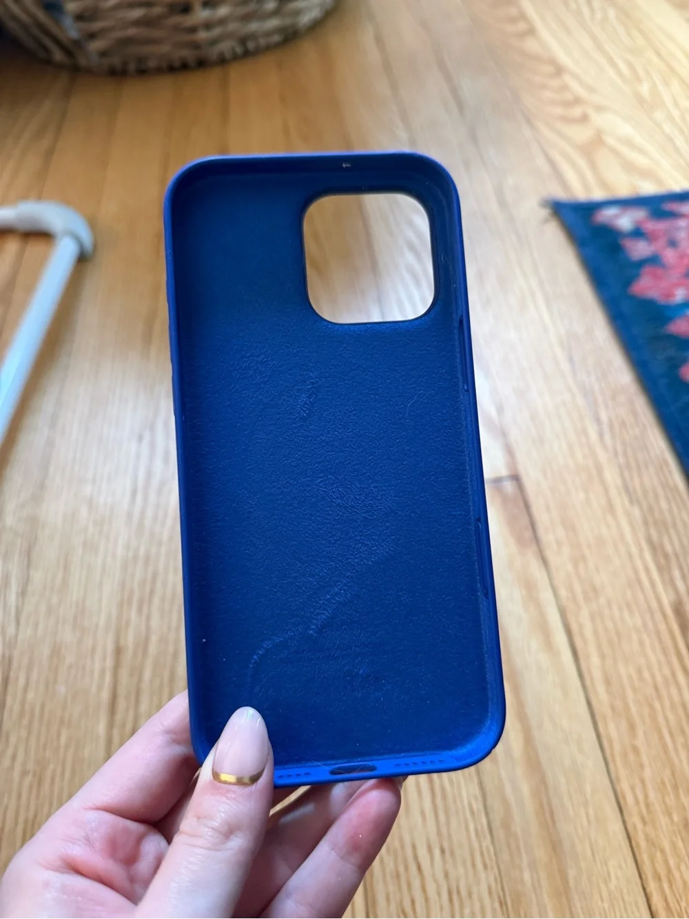 Apple iPhone 16 pro max silicone case with MagSafe ultramarine